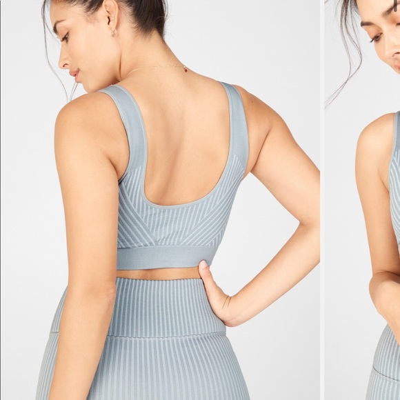 Fabletics Workout Set - Picture 4 of 6